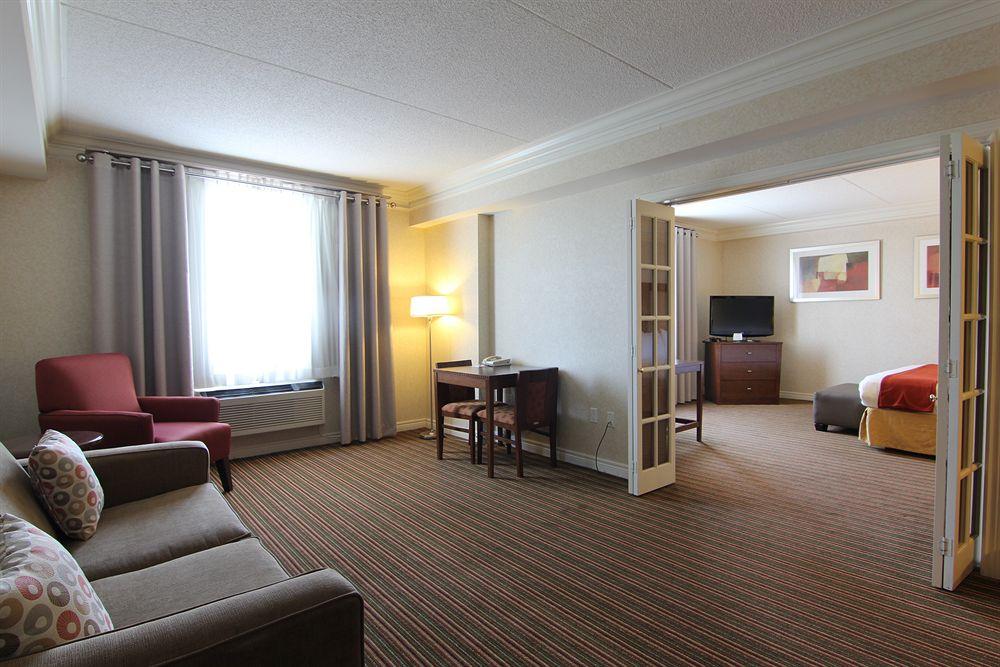 Holiday Inn Express Whitby Oshawa By Ihg Exteriör bild