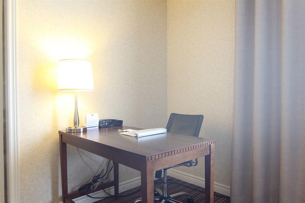 Holiday Inn Express Whitby Oshawa By Ihg Exteriör bild