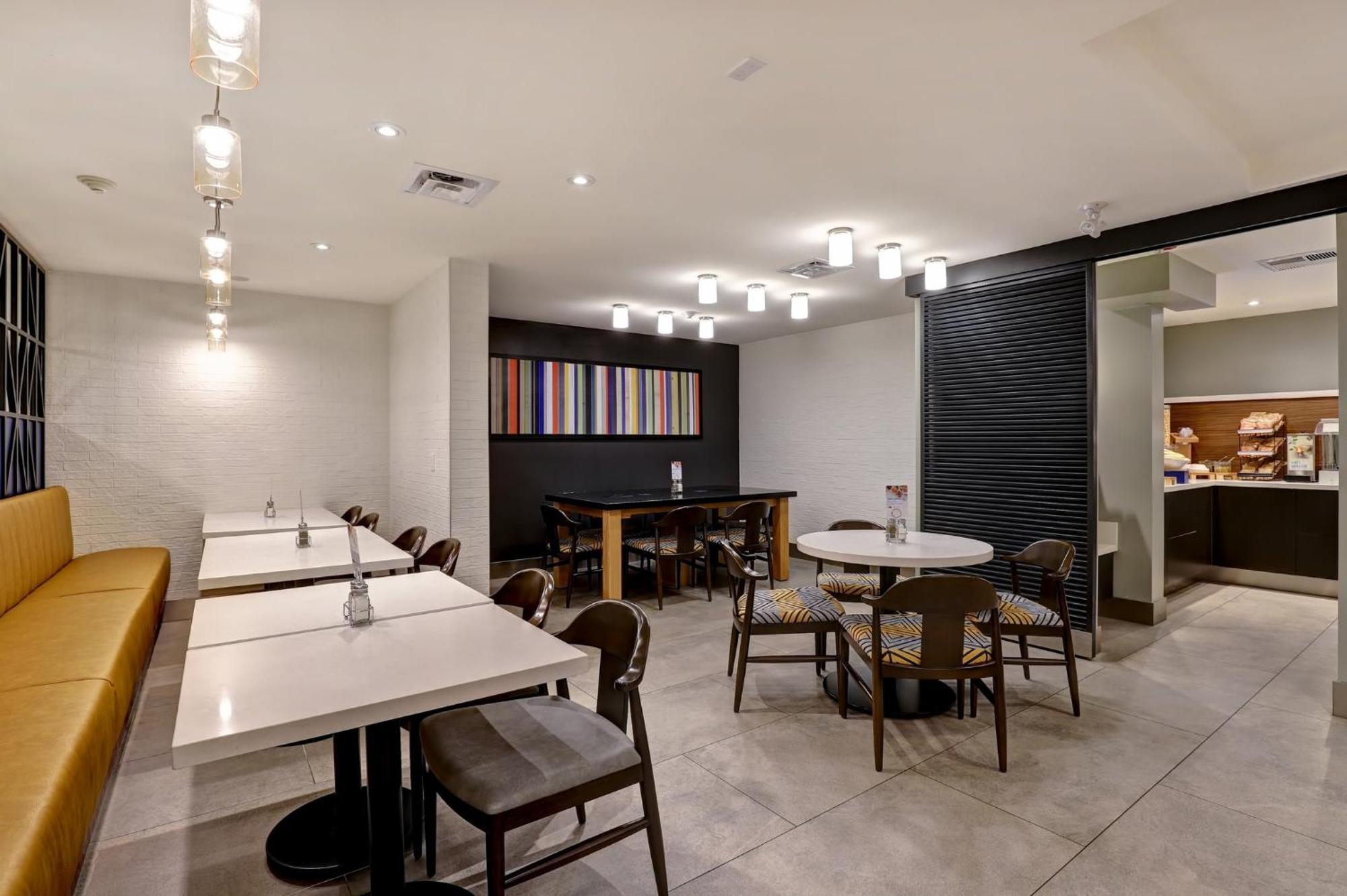 Holiday Inn Express Whitby Oshawa By Ihg Exteriör bild