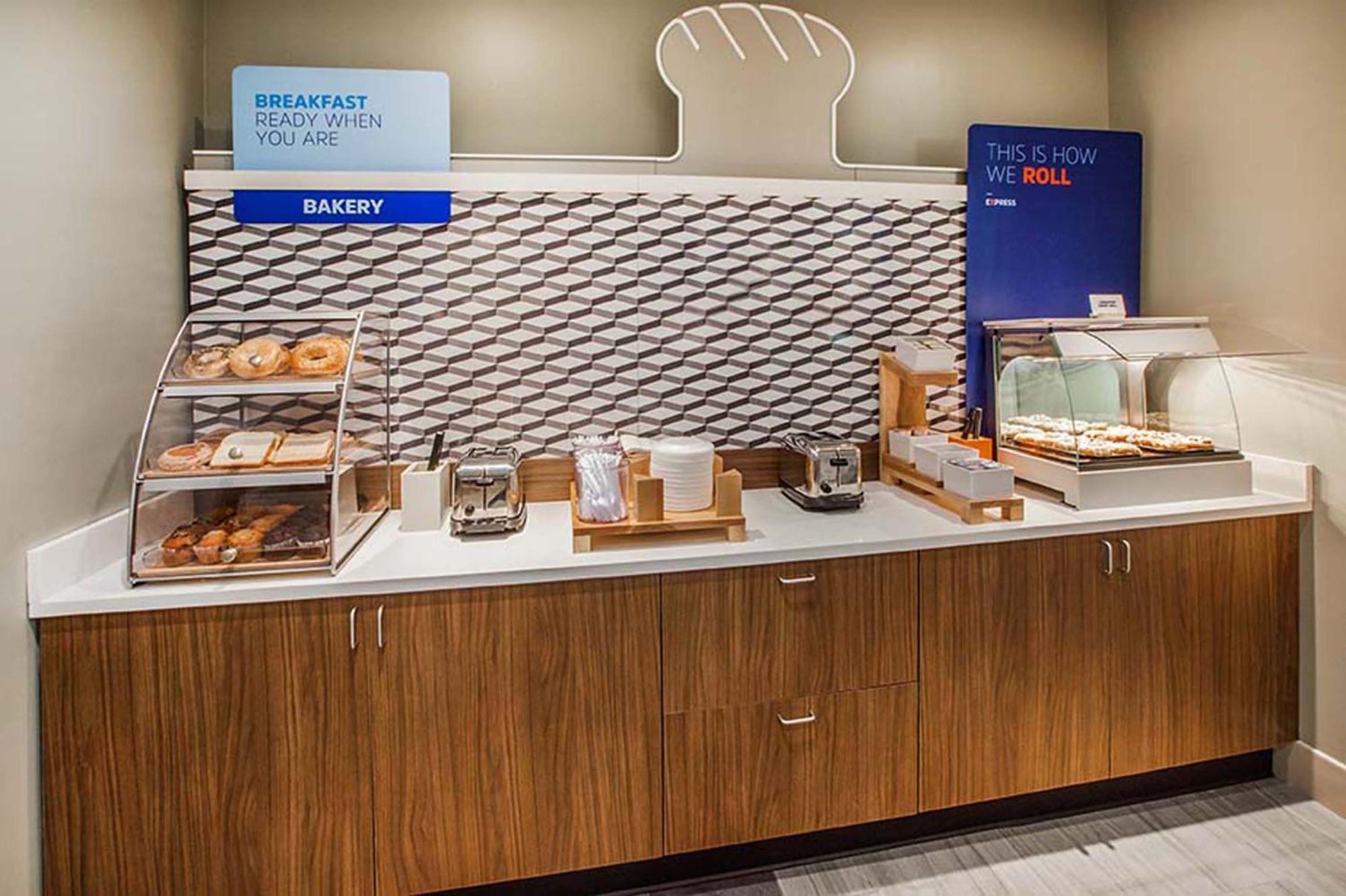 Holiday Inn Express Whitby Oshawa By Ihg Exteriör bild