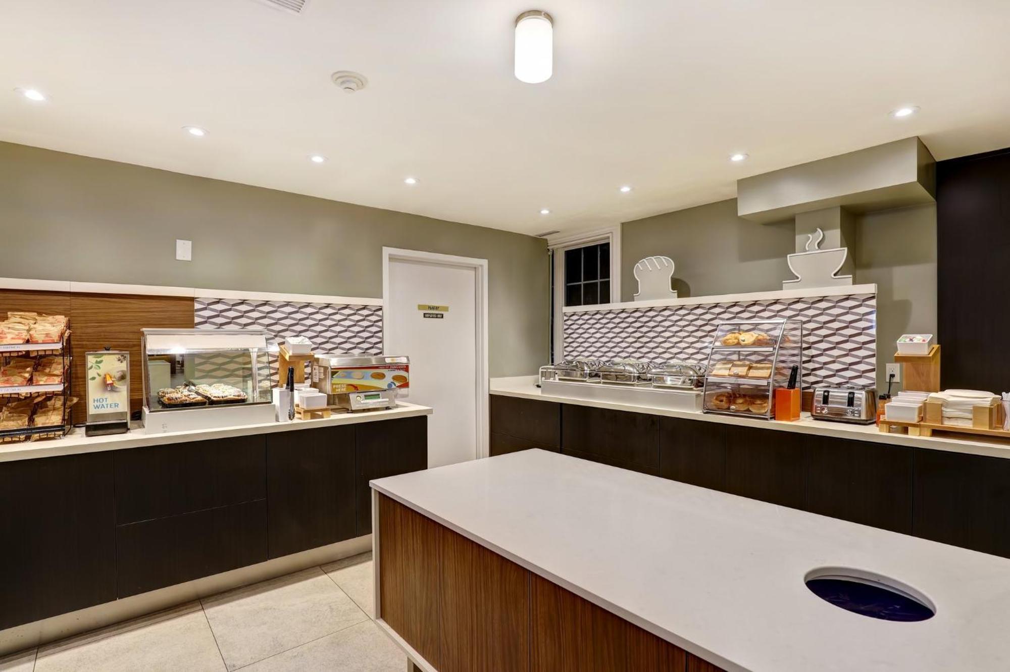 Holiday Inn Express Whitby Oshawa By Ihg Exteriör bild
