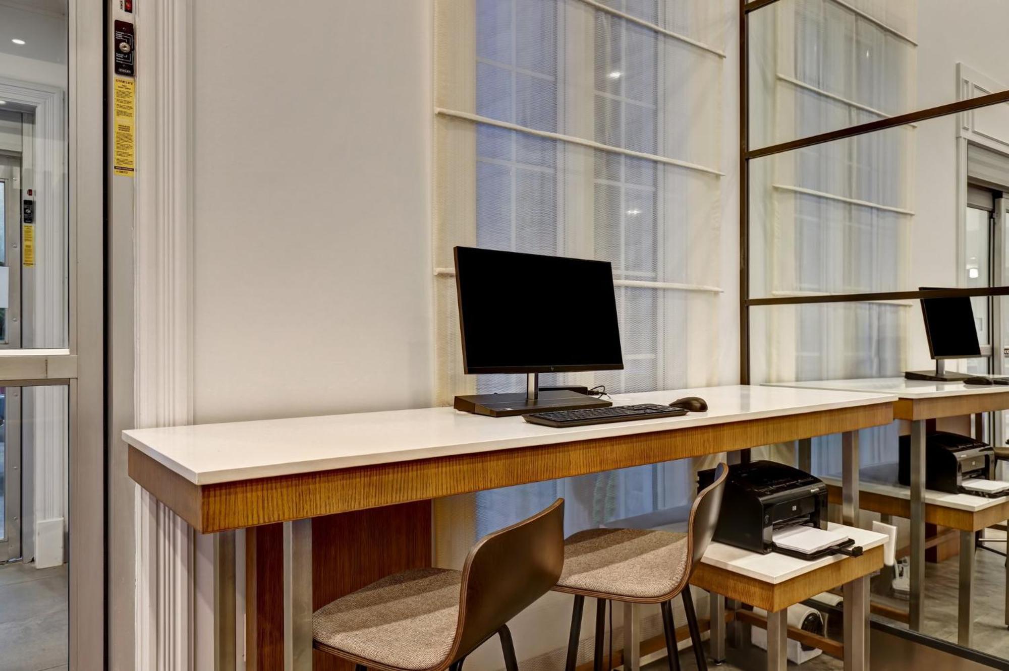 Holiday Inn Express Whitby Oshawa By Ihg Exteriör bild