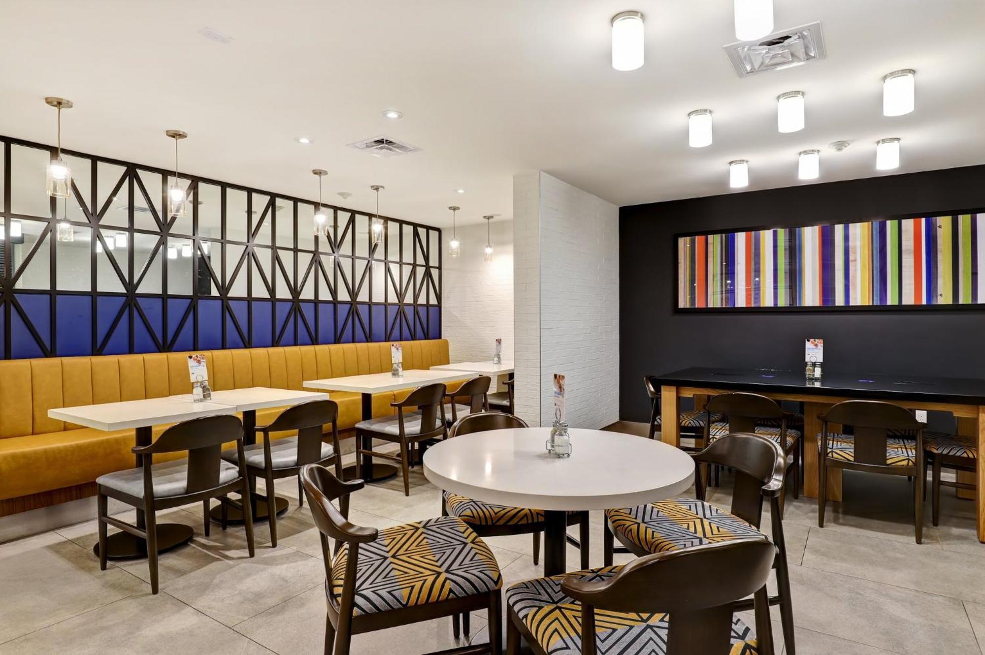Holiday Inn Express Whitby Oshawa By Ihg Exteriör bild
