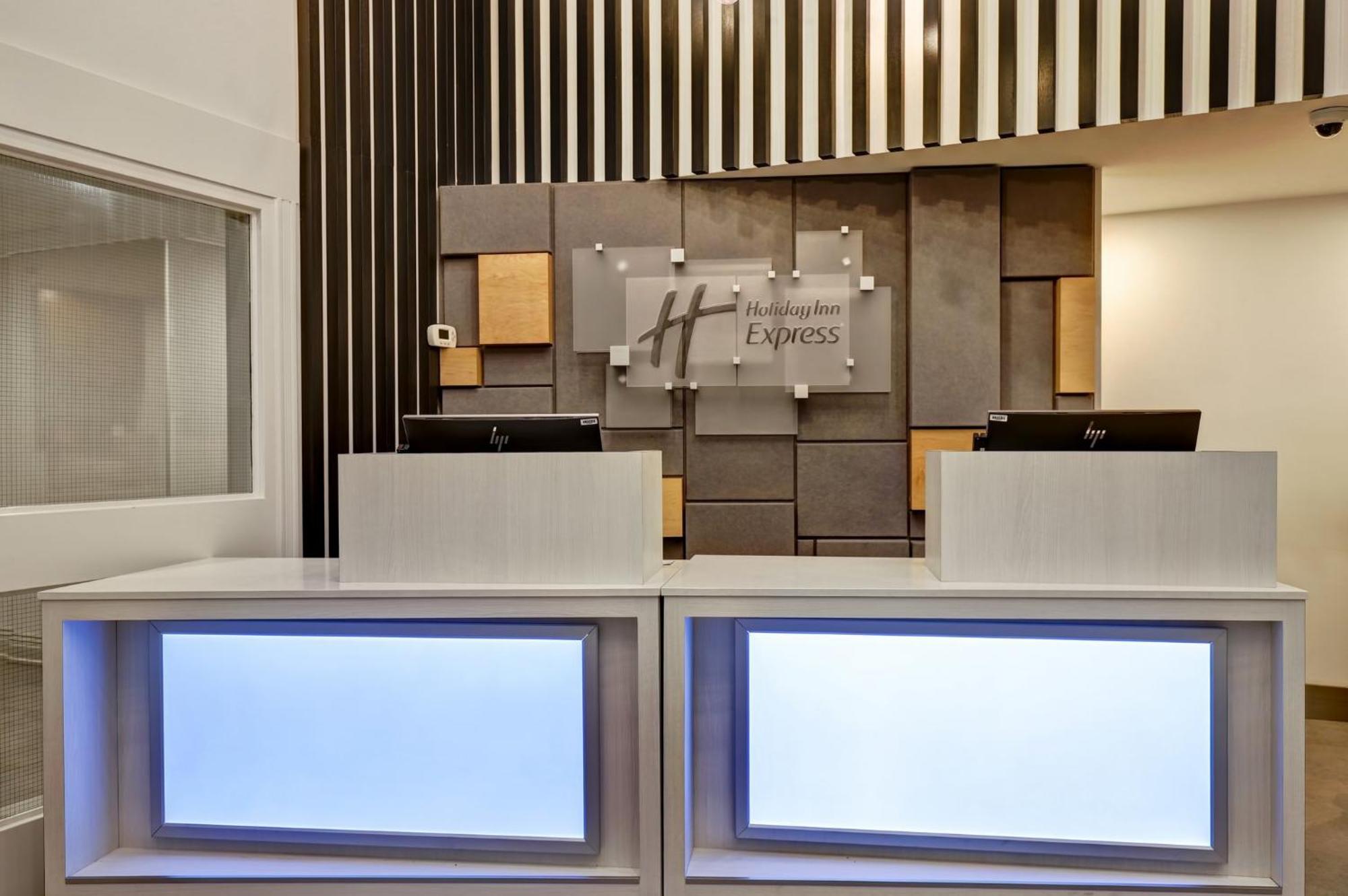 Holiday Inn Express Whitby Oshawa By Ihg Exteriör bild