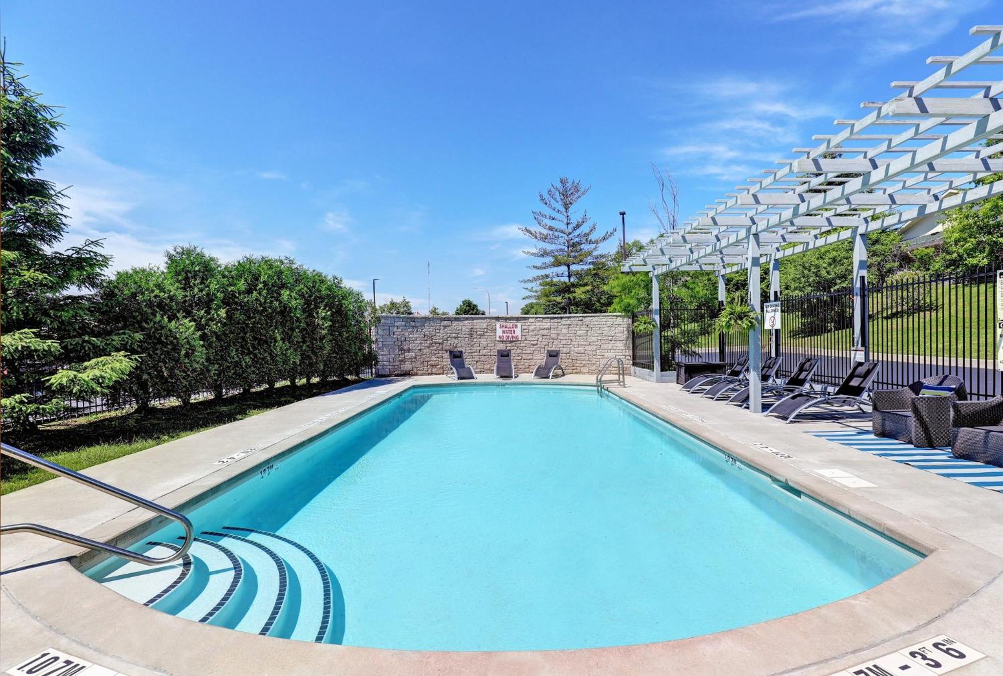 Holiday Inn Express Whitby Oshawa By Ihg Exteriör bild